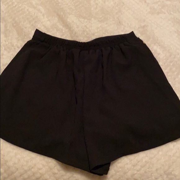 High waisted elastic patterned shorts - Picture 2 of 2